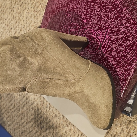 New Refresh honey-01 over the knee boots...size 7...khaki...sexy!! - Picture 6 of 8